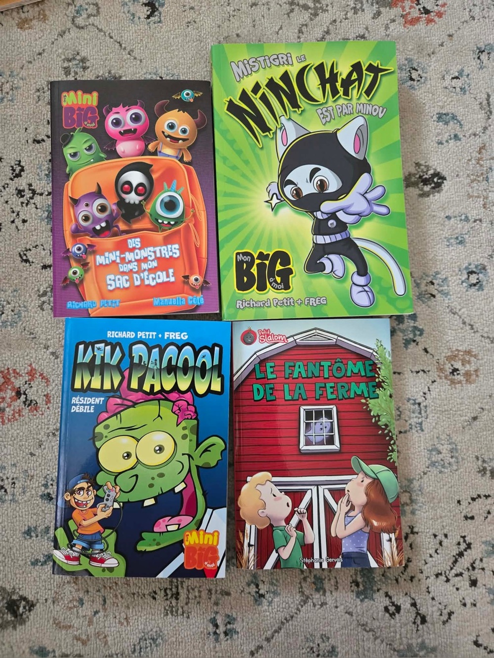 Kids Book Set – Colorful Green & Blue Comic Adventure Collection (FRENCH)